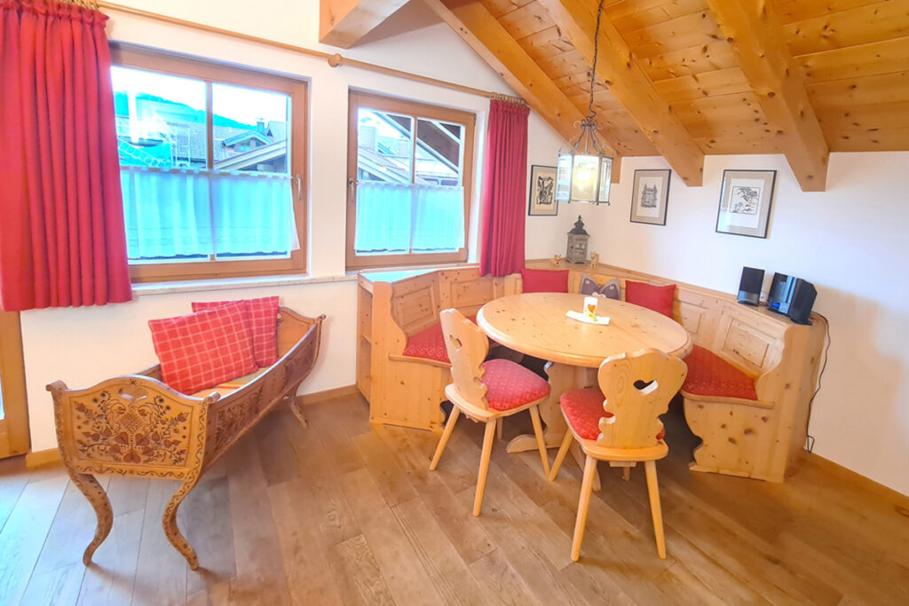 Original Allgäu dining area - Gipfeltraum, Haus Sonnenhut Oberstdorf